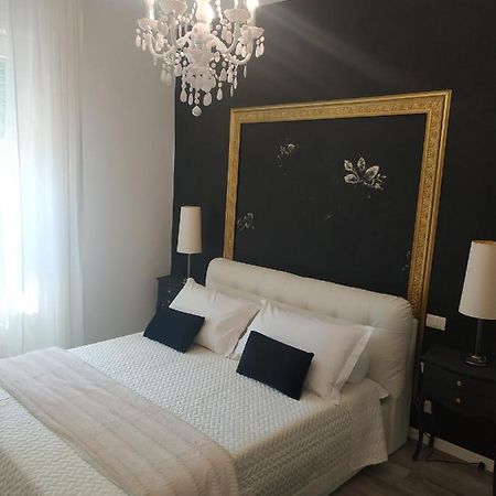 Aurora Flowers - Two Rooms And Free Parking Near Center And Train Station Modena Exterior photo