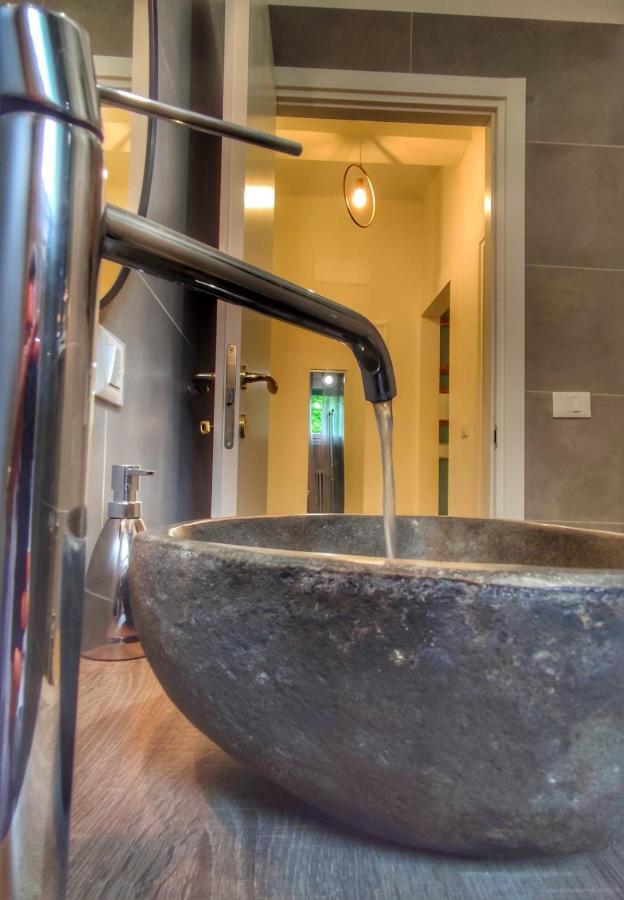 Aurora Flowers - Two Rooms And Free Parking Near Center And Train Station Modena Exterior photo