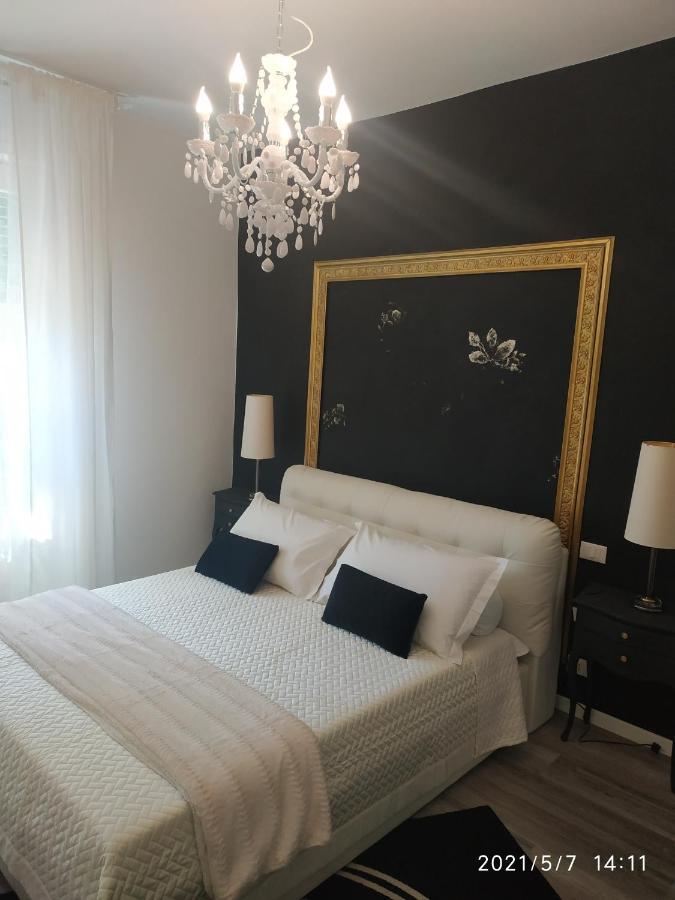 Aurora Flowers - Two Rooms And Free Parking Near Center And Train Station Modena Exterior photo