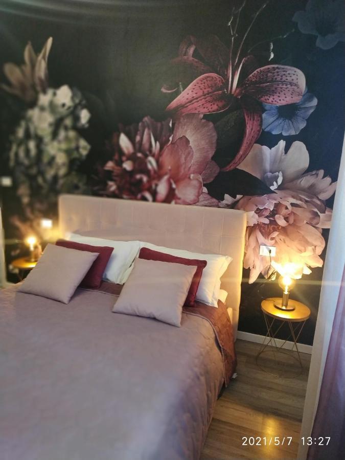 Aurora Flowers - Two Rooms And Free Parking Near Center And Train Station Modena Exterior photo