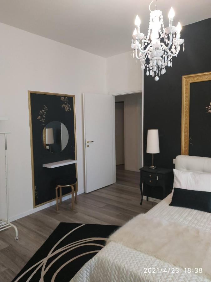 Aurora Flowers - Two Rooms And Free Parking Near Center And Train Station Modena Exterior photo
