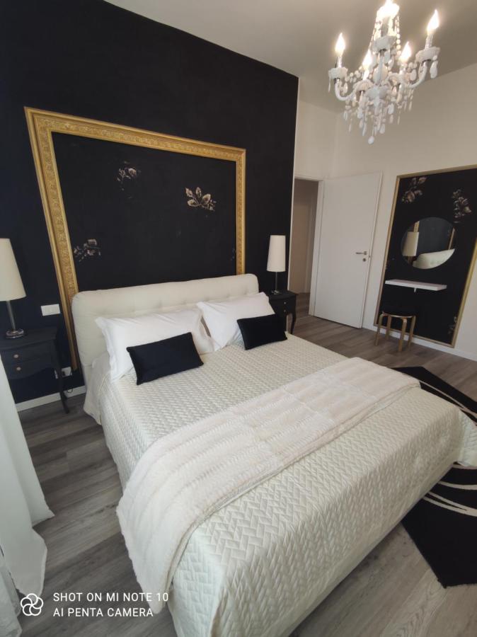 Aurora Flowers - Two Rooms And Free Parking Near Center And Train Station Modena Exterior photo