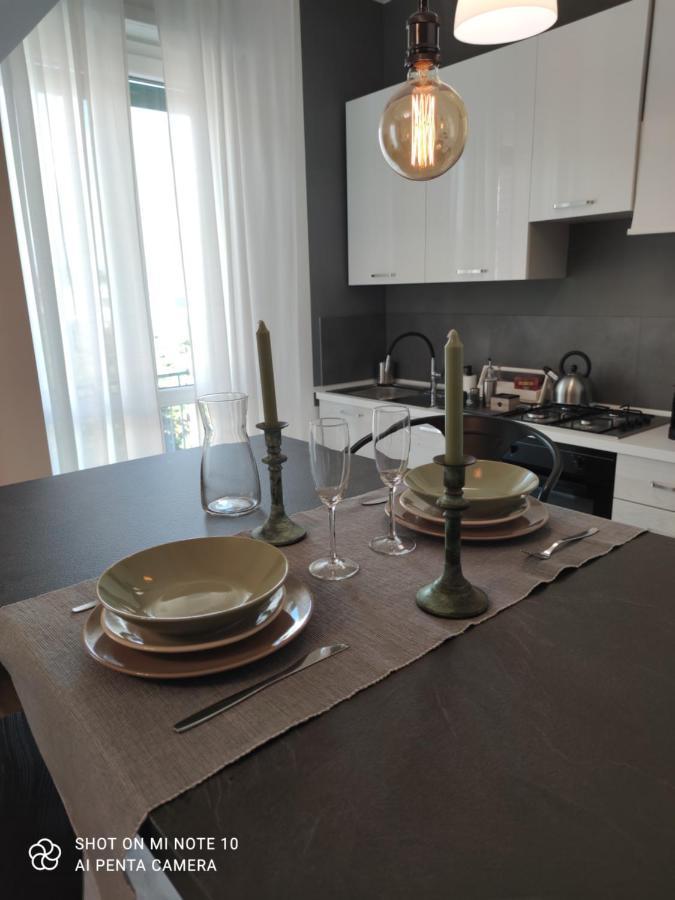 Aurora Flowers - Two Rooms And Free Parking Near Center And Train Station Modena Exterior photo