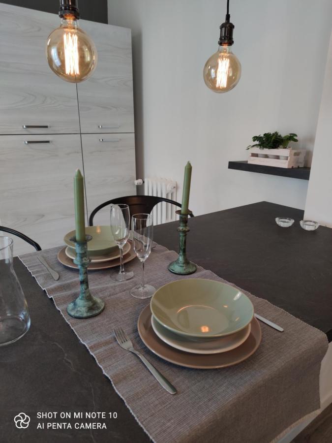 Aurora Flowers - Two Rooms And Free Parking Near Center And Train Station Modena Exterior photo