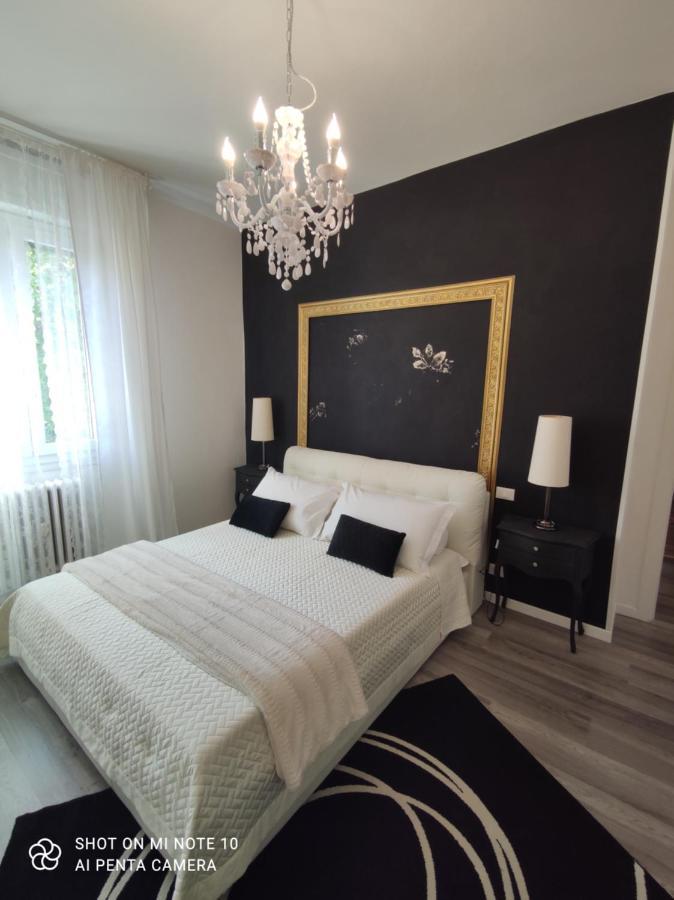 Aurora Flowers - Two Rooms And Free Parking Near Center And Train Station Modena Exterior photo
