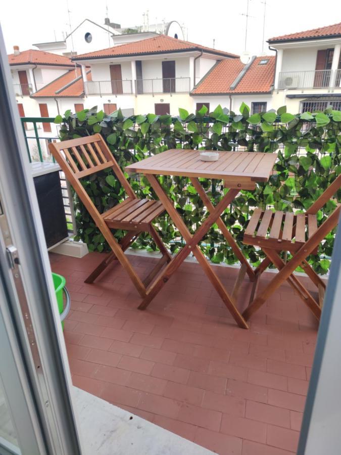 Aurora Flowers - Two Rooms And Free Parking Near Center And Train Station Modena Exterior photo