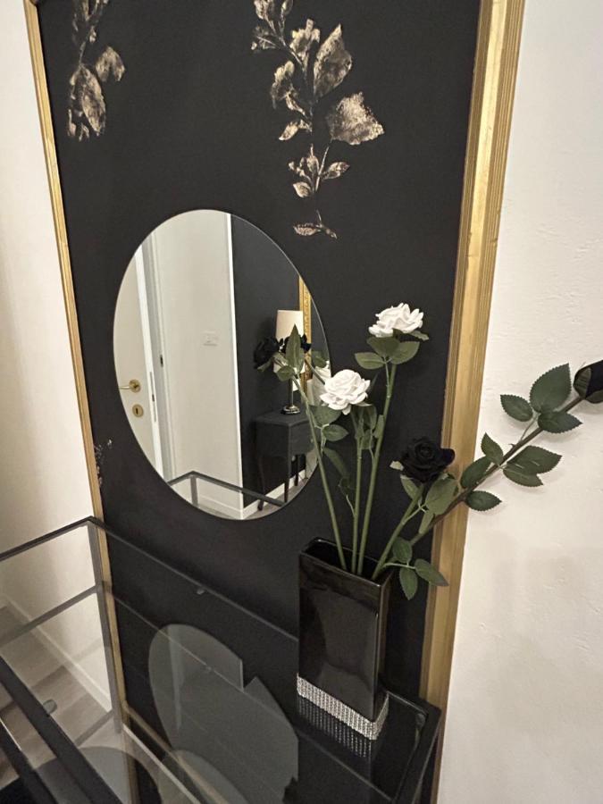 Aurora Flowers - Two Rooms And Free Parking Near Center And Train Station Modena Exterior photo