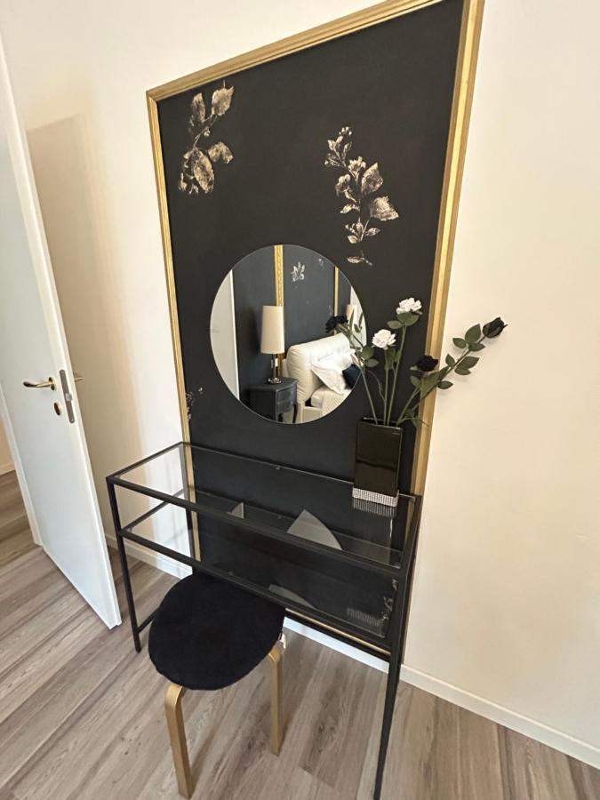 Aurora Flowers - Two Rooms And Free Parking Near Center And Train Station Modena Exterior photo