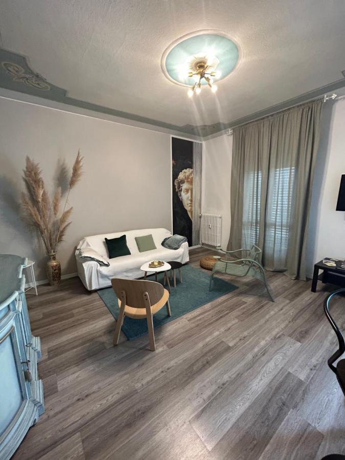Aurora Flowers - Two Rooms And Free Parking Near Center And Train Station Modena Exterior photo